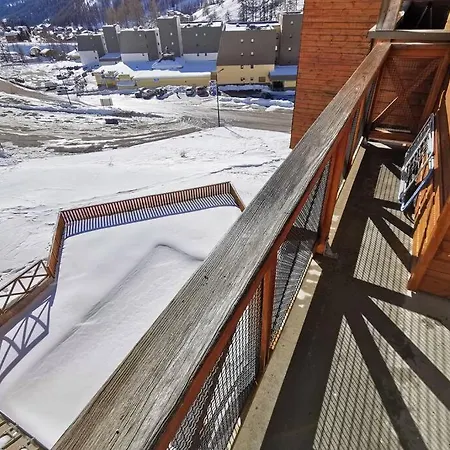 Lumineux Avec Une Belle Vue Montagne Allos